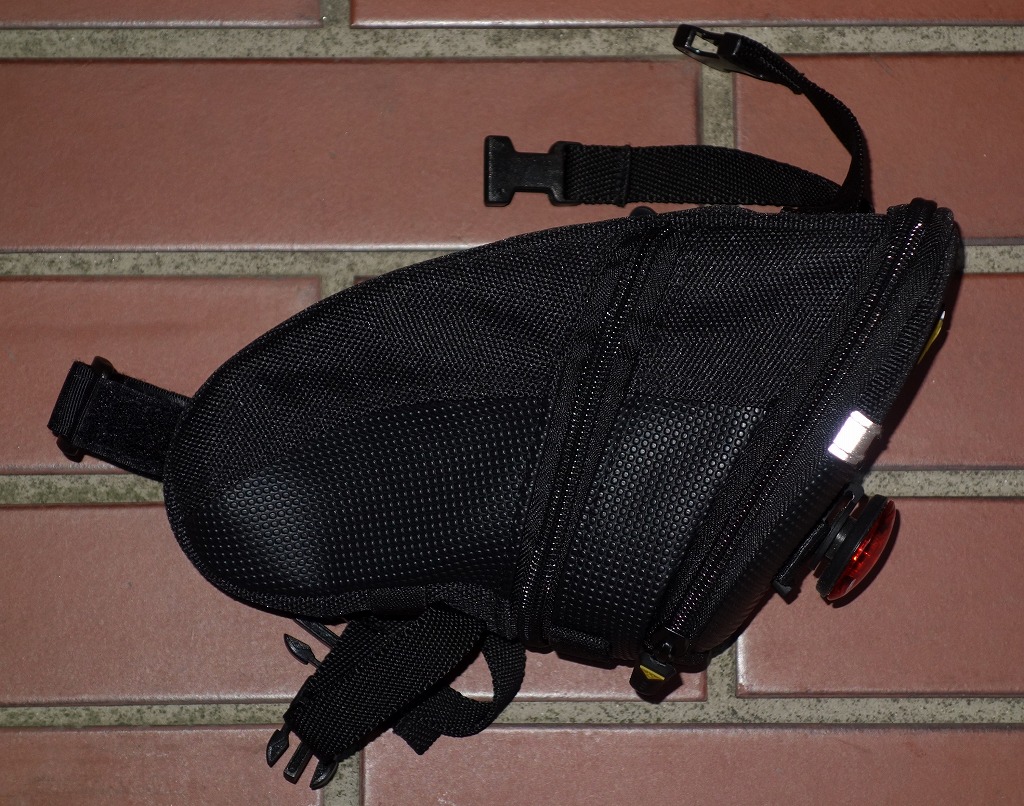 CATEYE サドル用ブラケット RM-1 を付けたままサドルバッグを使用できるか？