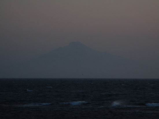 海上の利尻富士
