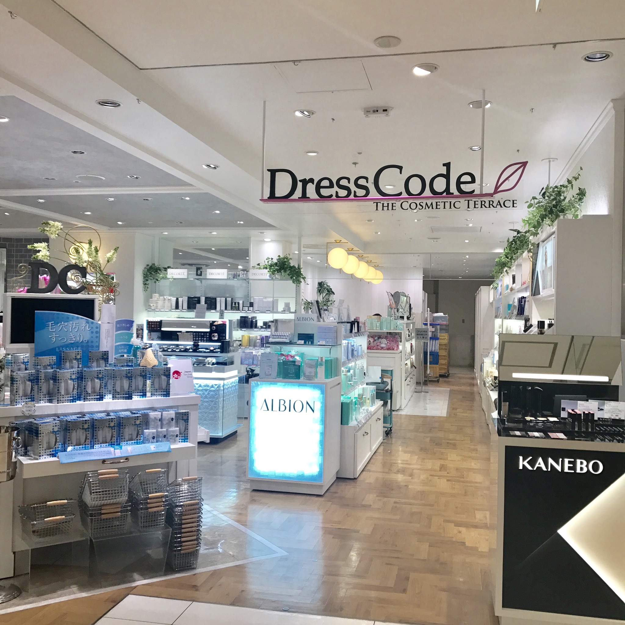 Shiseido New ファンデーションをご紹介します V The Cosmetic Terrace Dresscode ルミネ新宿店