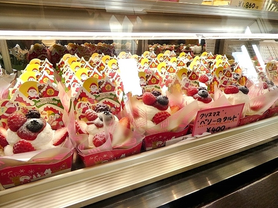 器もかわいいクリスマスケーキ トト洋菓子店 堺市堺区 体が重いと書いてたいじゅうと読む