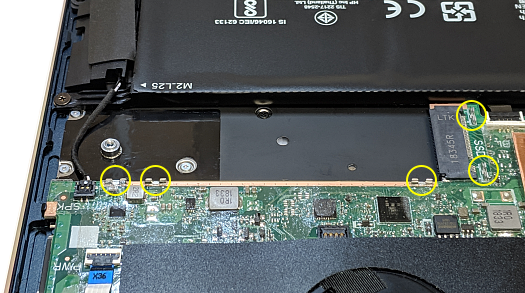 HP-Spectre-x360-13-ap0000_SSDの換装_06a_SSDカバーのハメ込み