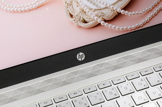 HP Pavilion 13-an0000_hpロゴ_ディスプレイ下_0G1A5772-2t