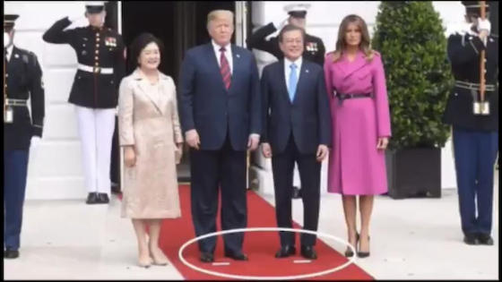 韓国 フェイクニュース コリエイト レッドカーペット 文在寅 2分 安倍首相 トランプ 日米首脳会談