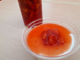 【写真】ポレポレ苺で作ったイチゴソースをかけたヨーグルトゼリー